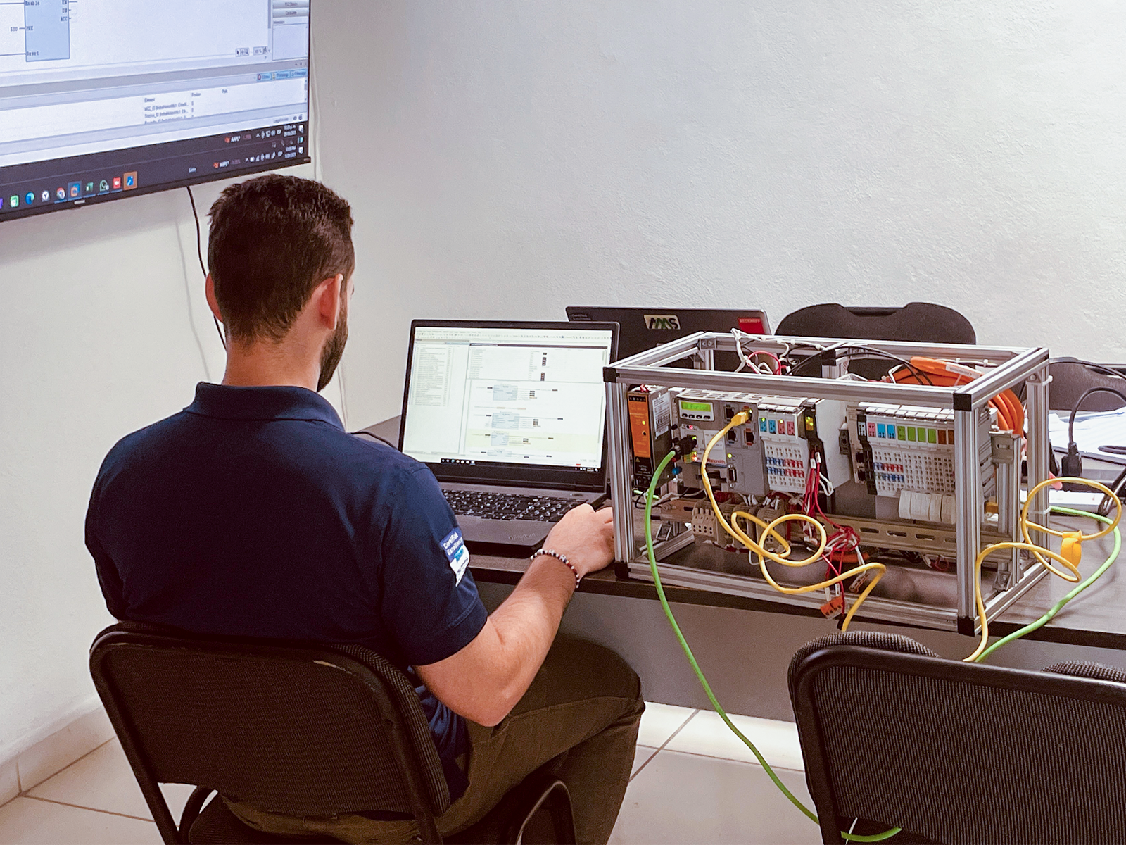 Entrenamiento y capacitación en automatización industrial AMS